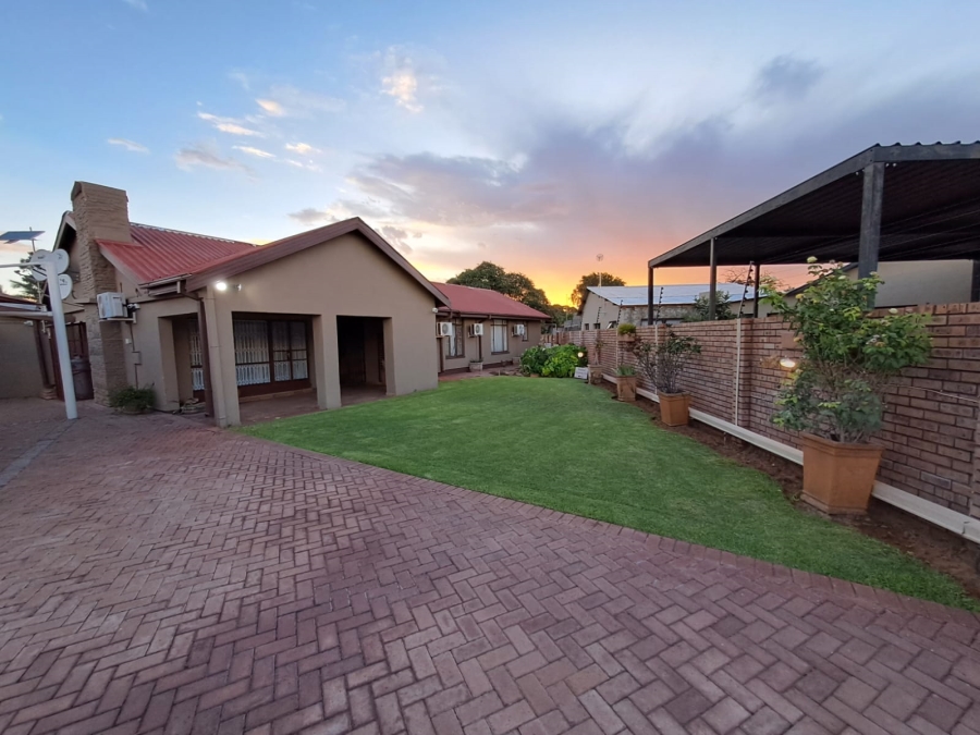 5 Bedroom Property for Sale in Kathu Northern Cape